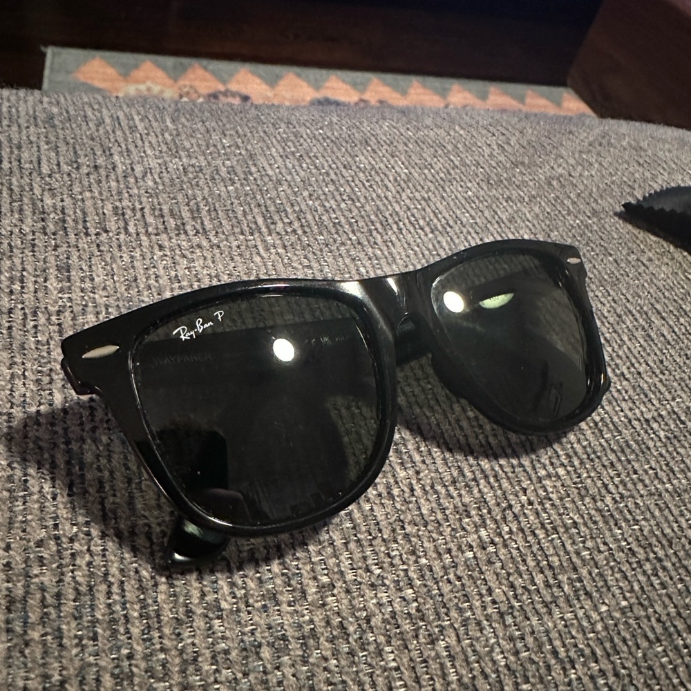 Ray-Ban Classic Black Wayfarer Polarized Large